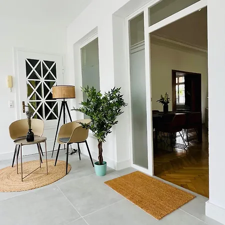 Luxusapartment Im Dichterviertel *garten*parkplatz*wifi*